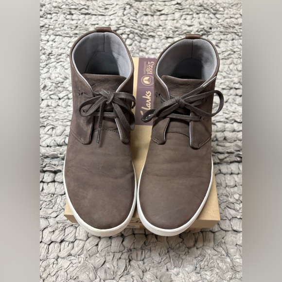 Clarks Women’s Brown Penwick Mezza Chukka Boots - Picture 1 of 9